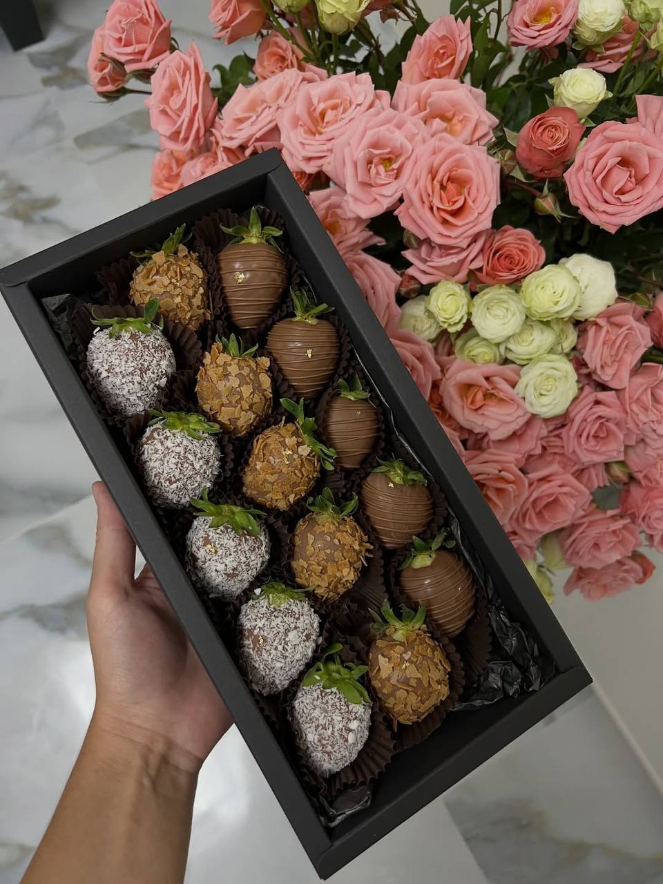 Клубника микс 16 шт